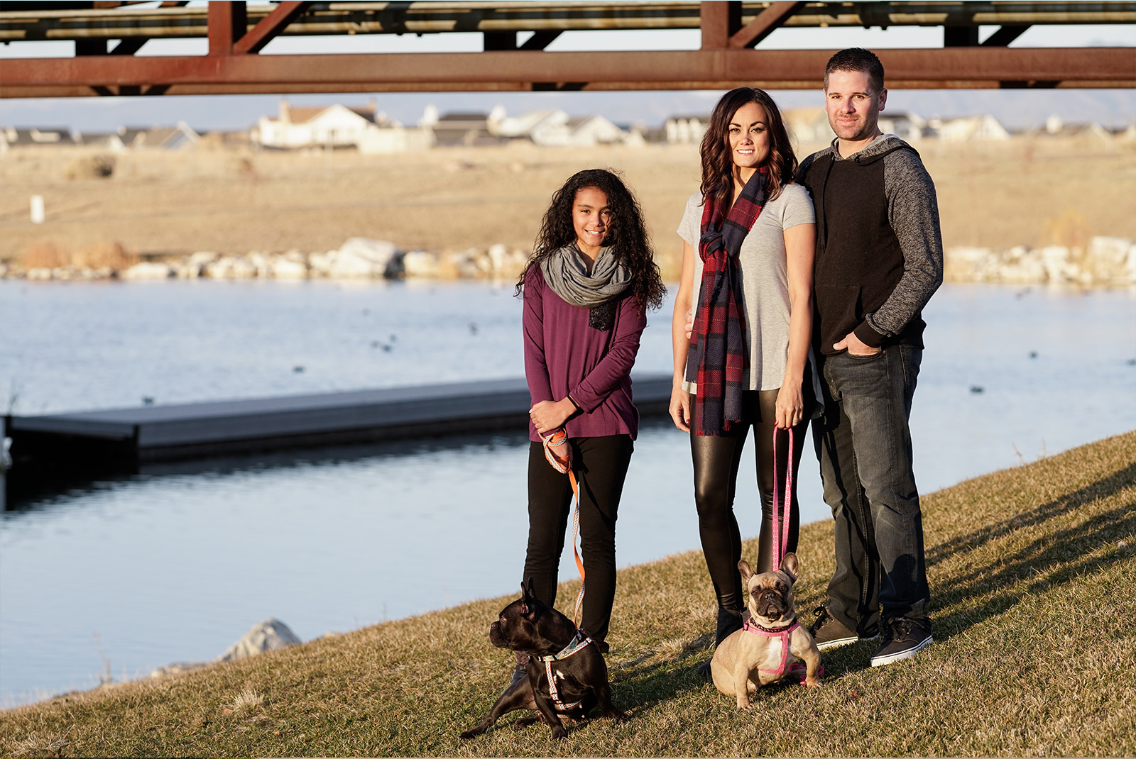 humbirdphoto - Close up of family under a bridge