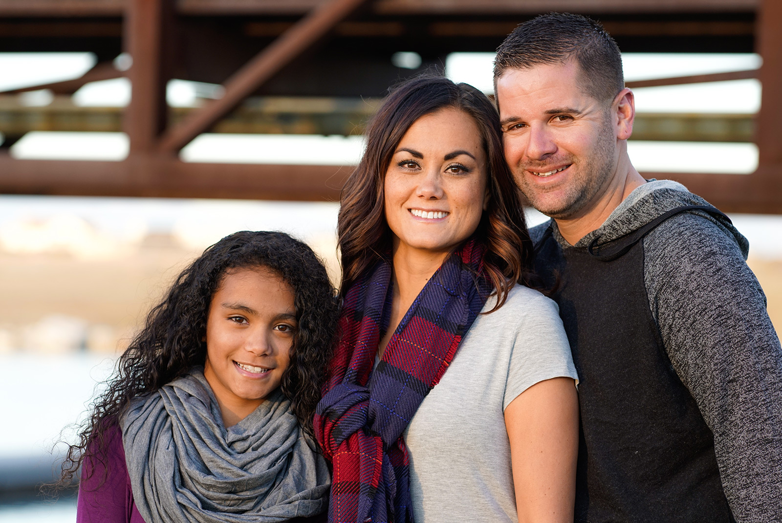 humbirdphoto - Photo of a family under a bridge
