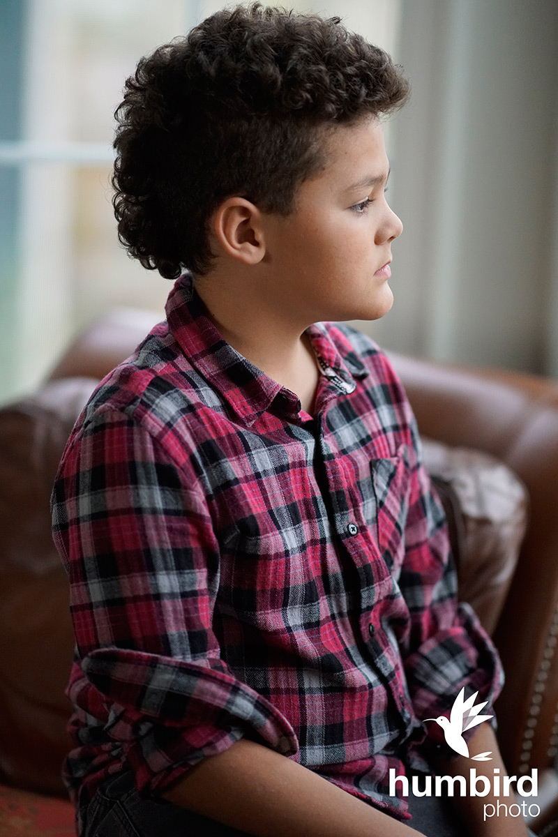 humbirdphoto - Photo of teen in a burgandy chair