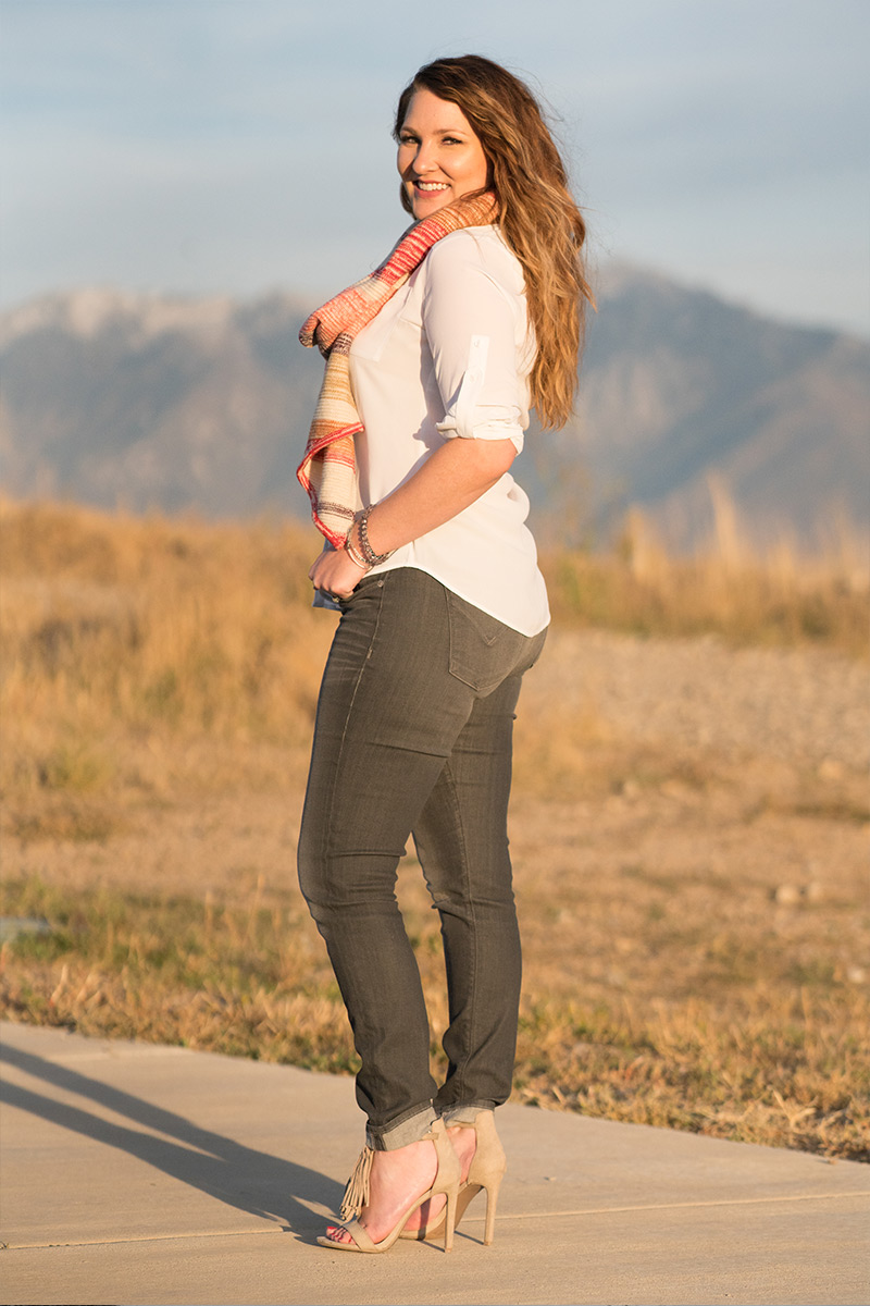 humbirdphoto - Photo of a women with mountains in the background