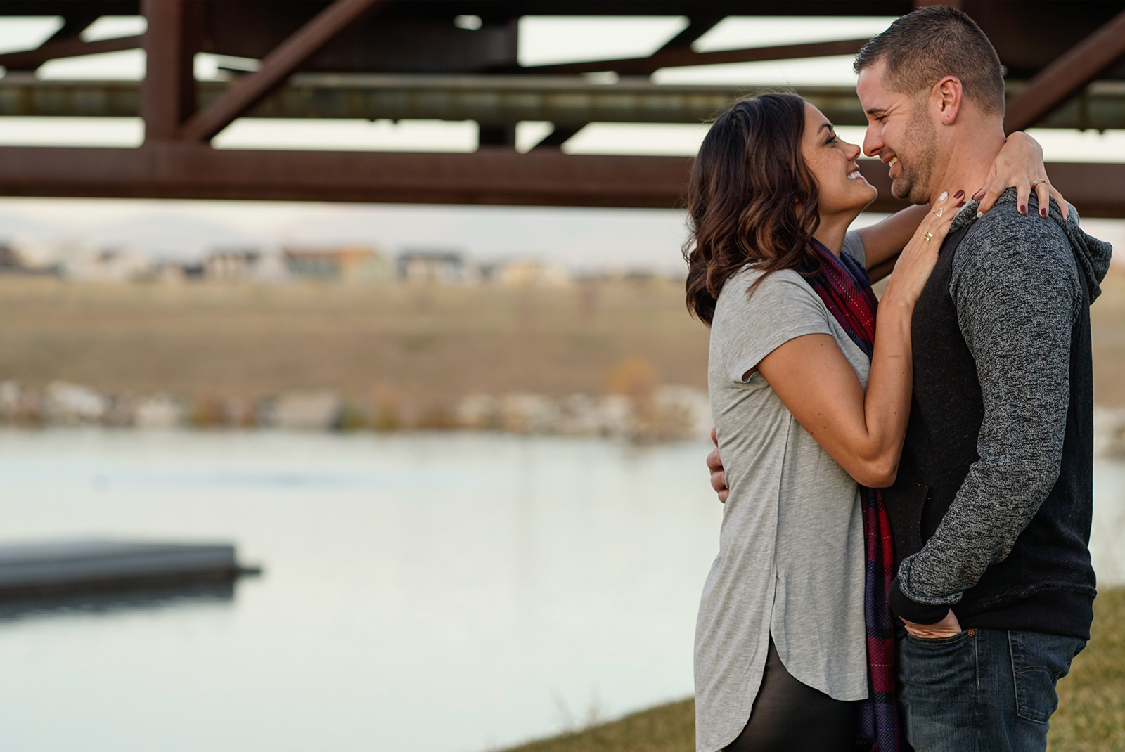 humbirdphoto - Photo of couple kissing under a bridge