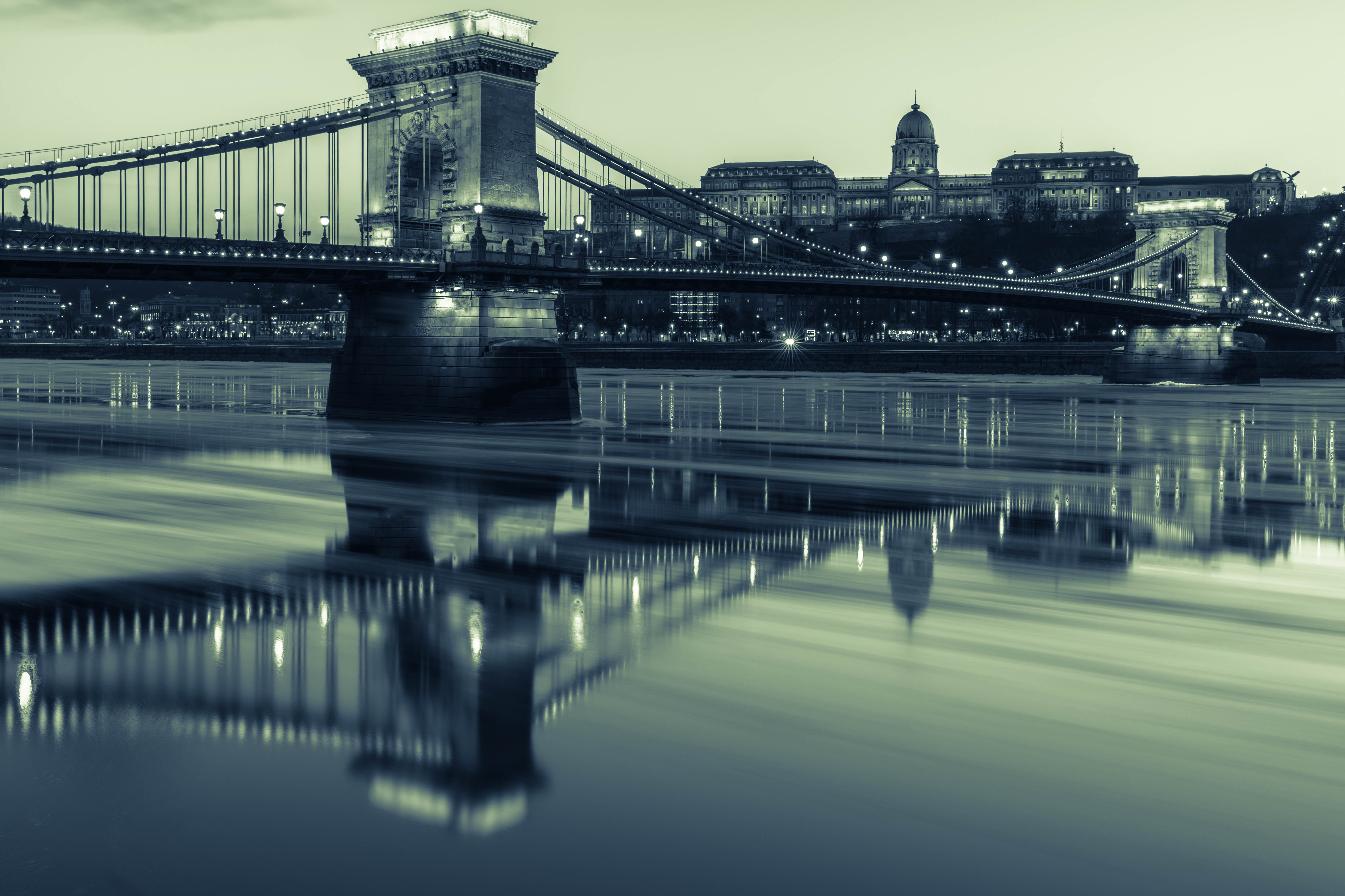 humbirdphoto - Night shot taken of a Buda Castle